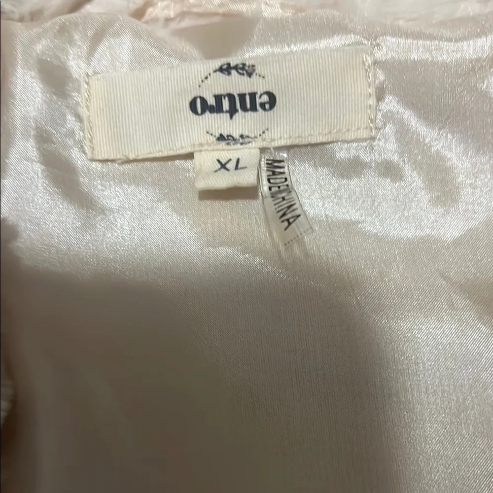 Entro Cream faux fur Vest has pockets. Like new. Size XL lined - Image 2