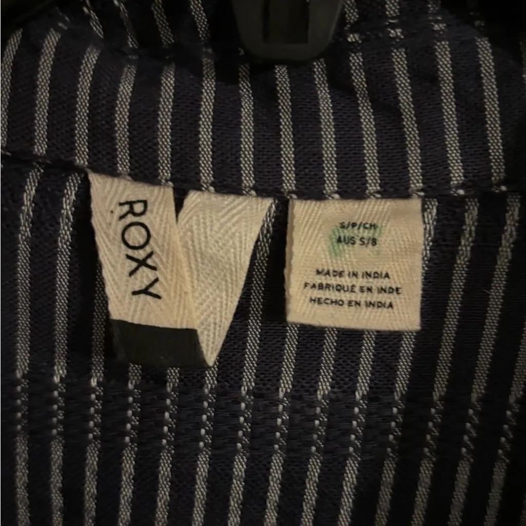 Roxy blouse. Size SP.  button and‎ tie front. - Image 2
