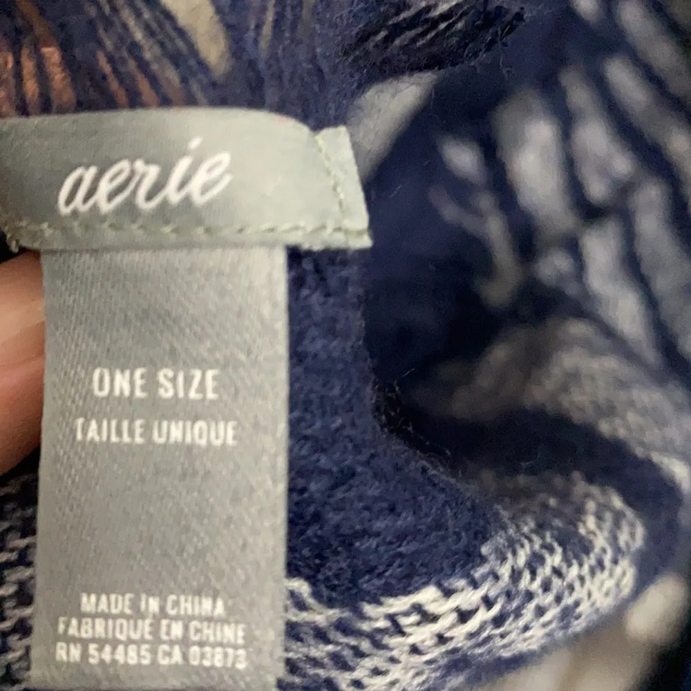 Aerie Large Scarf - Image 4