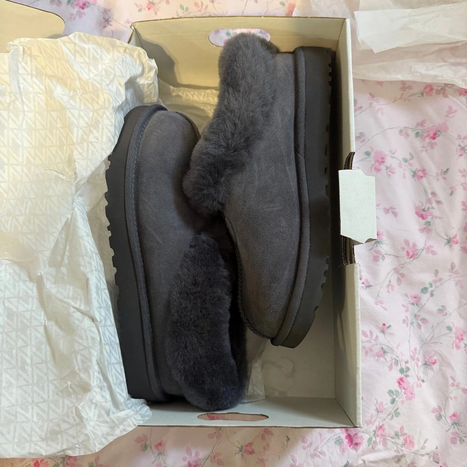 UGG Tazzette Genuine Shearling Collar Slipper Size 8 - Image 5