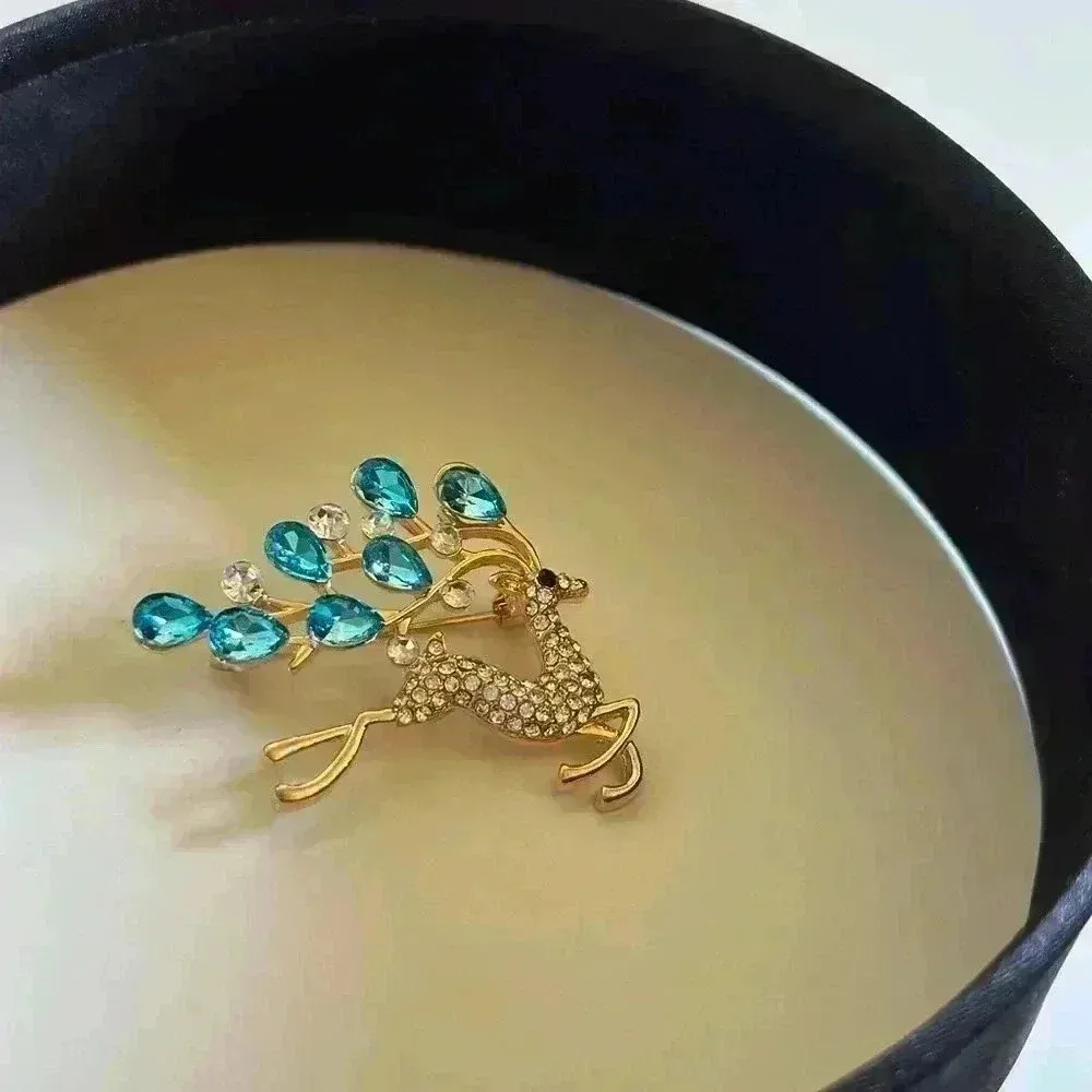 Christmas Deer Brooch - Image 4