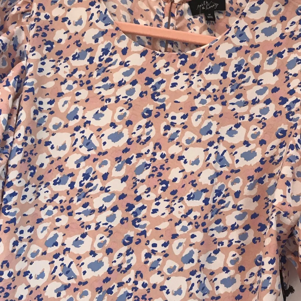 NWT Milk & Honey cheetah blouse Medium - Image 4