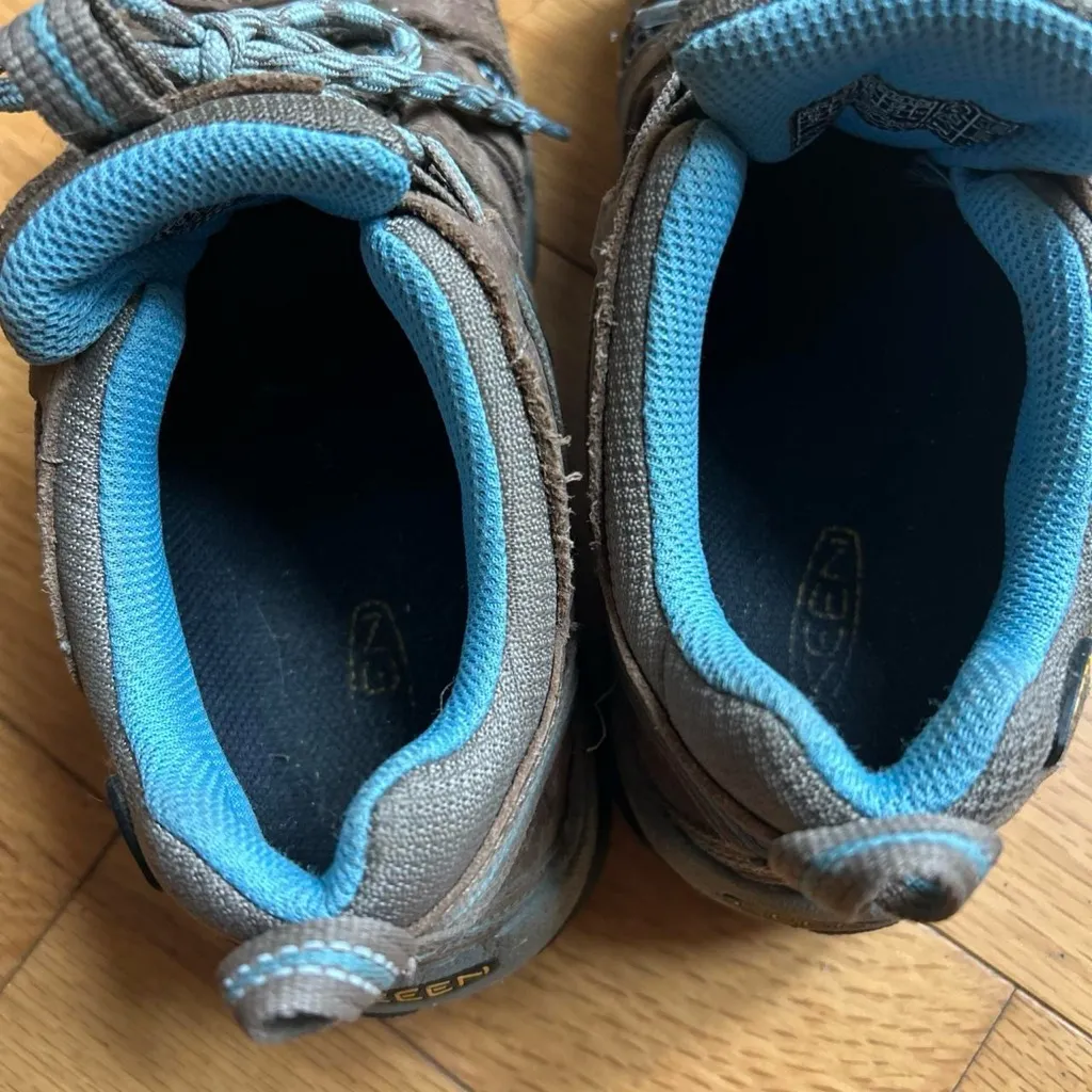 Women’s Keen Voyageur Hiking Outdoor Leather Shoes brown and blue size 6 - Image 8