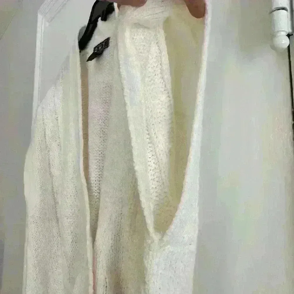 Cable knit cardigan. Chucky. Oversized. Boxy. Cap sleeve. Large button. Size M - Image 5