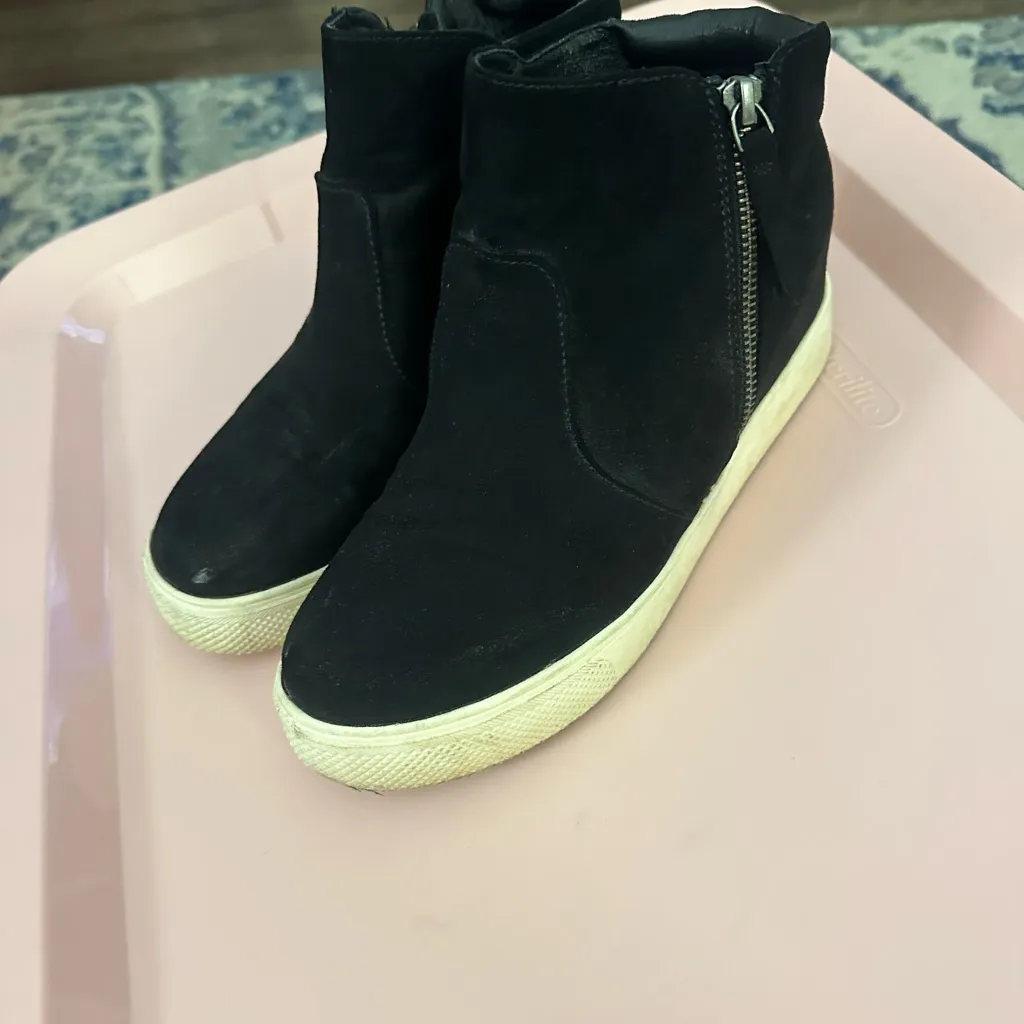 Universal Thread Black High-Top Sneakers - Image 2