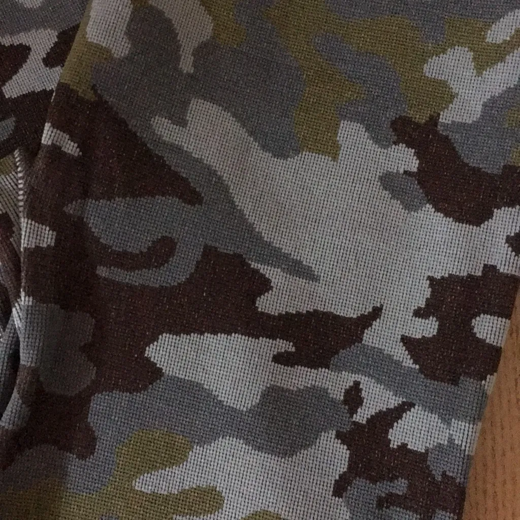 Camo Print Leggings Stretchy Comfy Small/Medium - Image 4