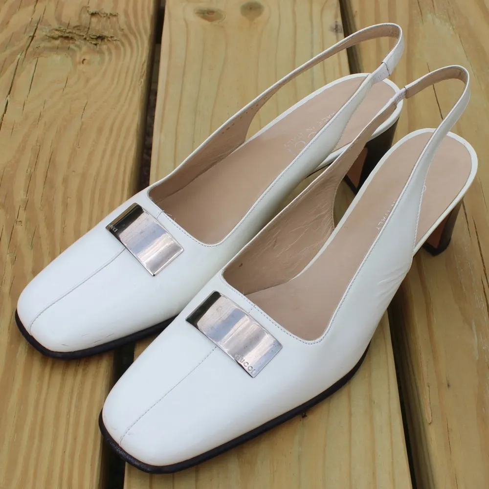 Gucci White Leather Silver Logo Plaque Slingback Pumps 8.5 - Image 4