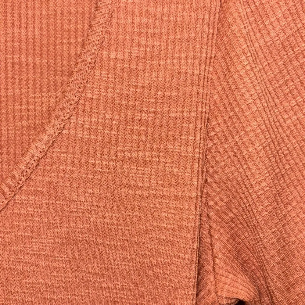 WISHLIST BRAND  DARK PINK…MAUVEY COLOR TOP WITH SMALL RUFFLE ON SHORT SLEEVES - Image 2