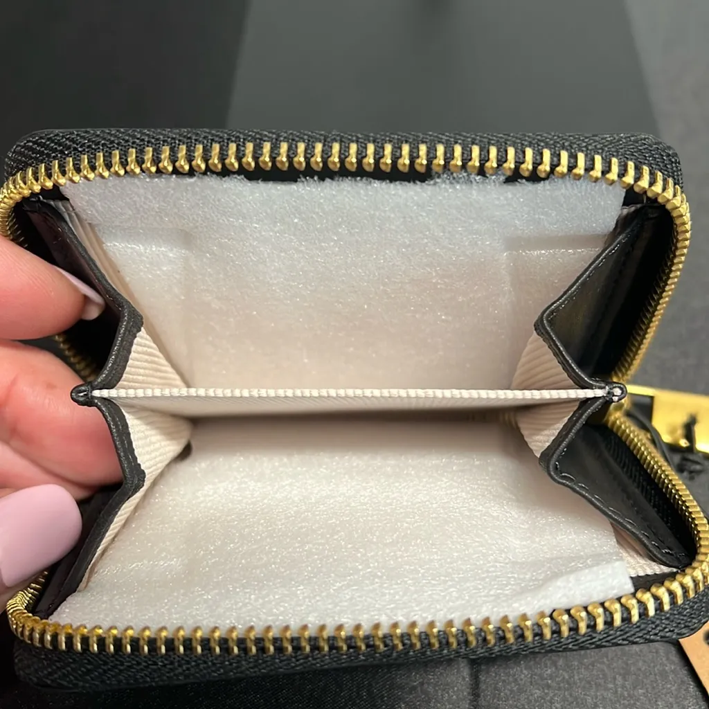 Margot New York | “Dana” Small Zip Around Leather Wallet Black - Image 4