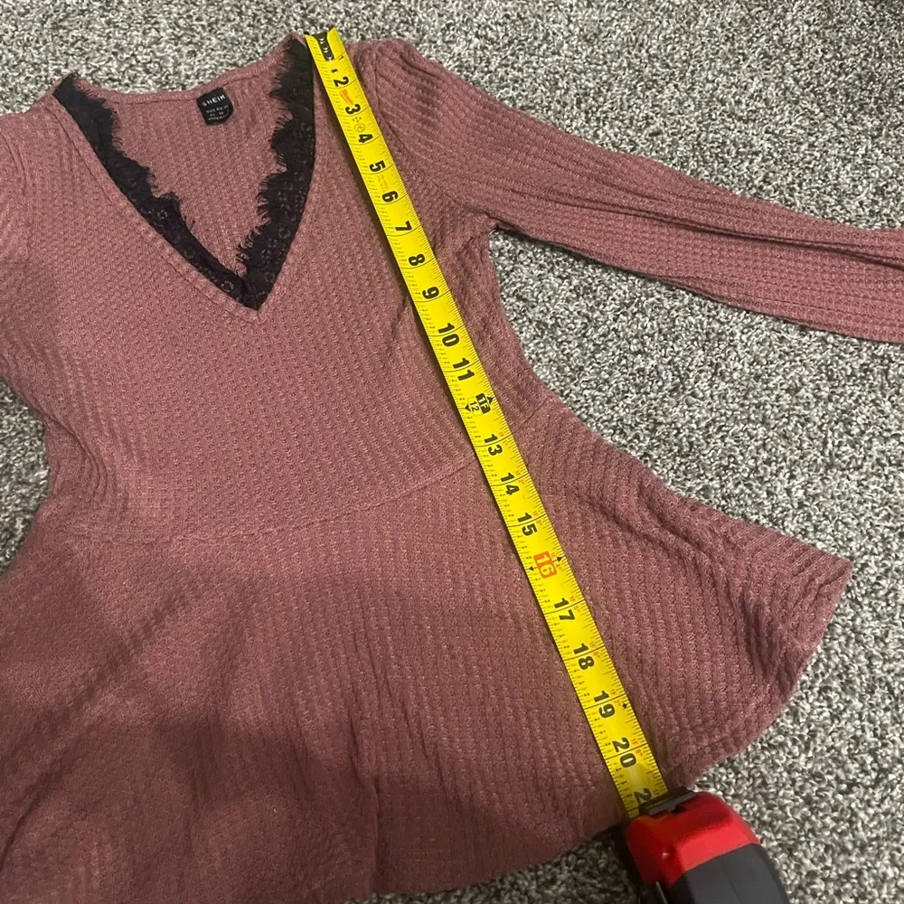 dusty pink LUNE Ribbed Ruffle Hem lace v neck long sleeve shirt - Image 4