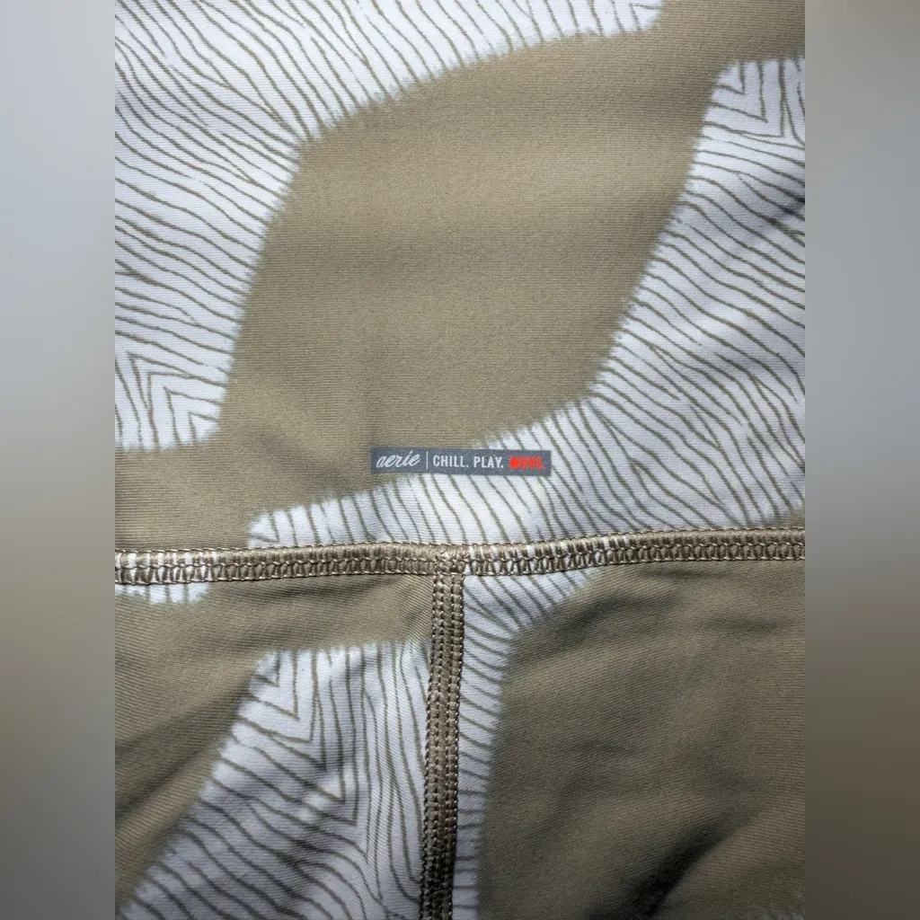 Aerie Chill Play Move High Waisted Geometic White Beige Tan Legging Size Small - Image 7