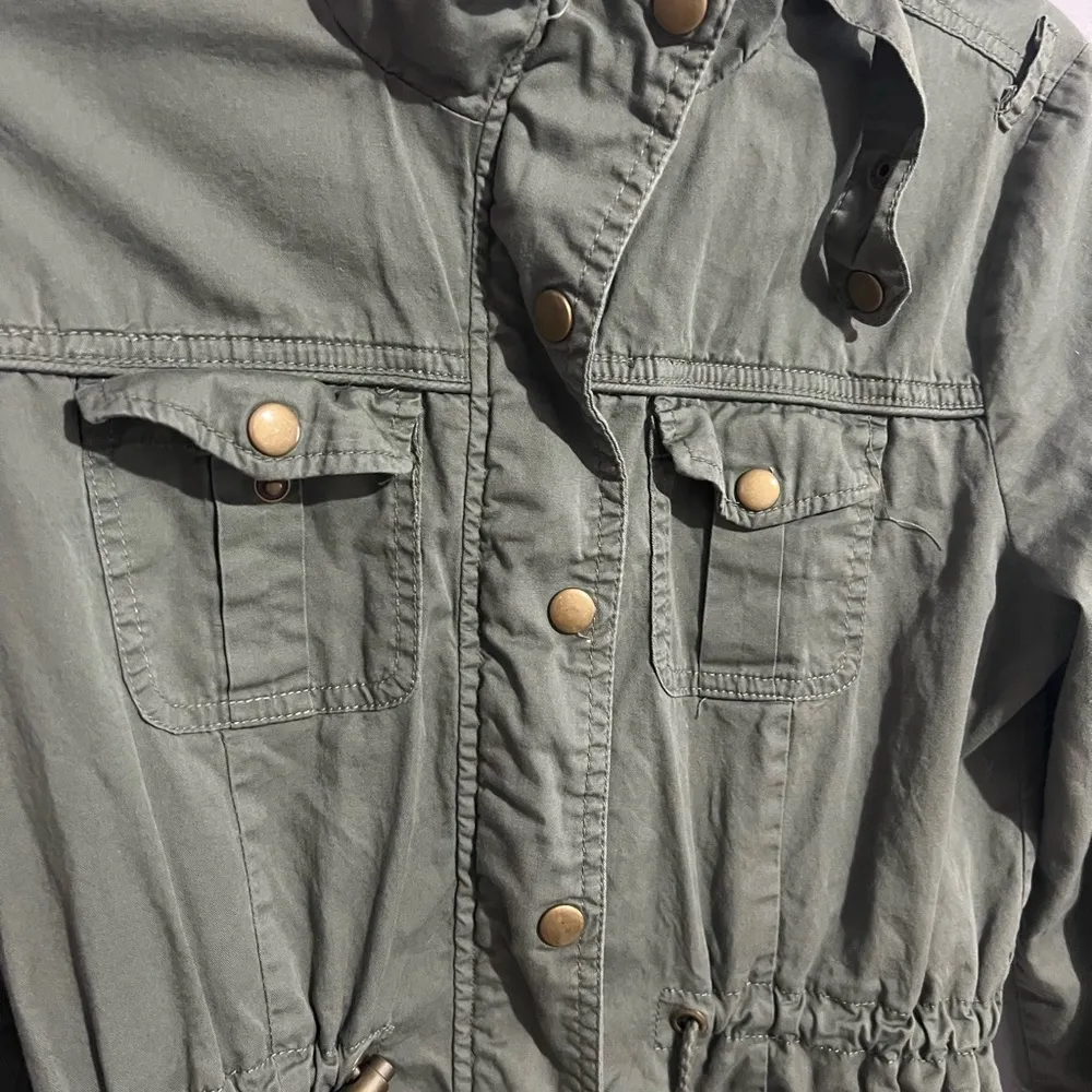 Jade & Ivory Green Utility Jacket - Image 18