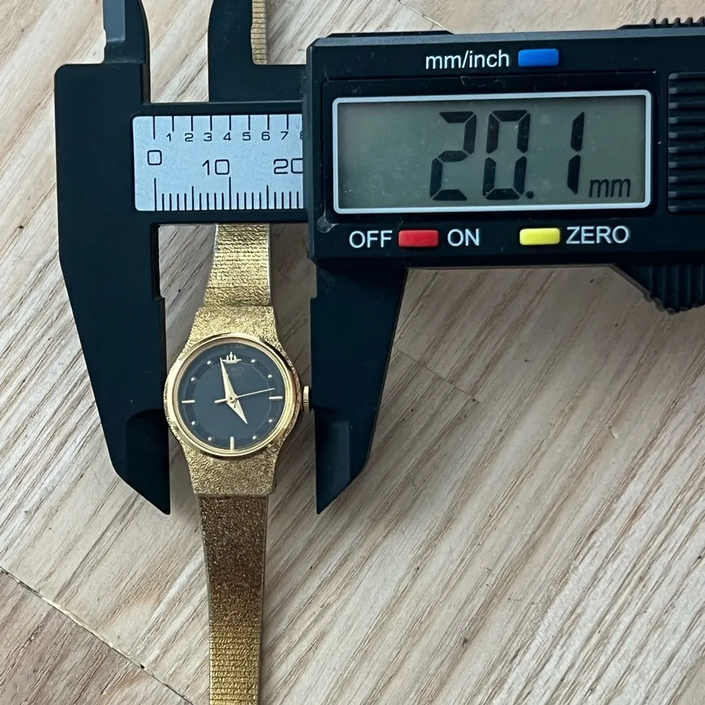 Seiko Vintage Ladies Watch Black Dial Gold-Tone Case, Hands Bracelet New Battery - Image 11