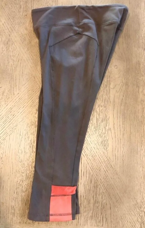 Like new light gray Alo cropped yoga leggings. Sz M - Image 2