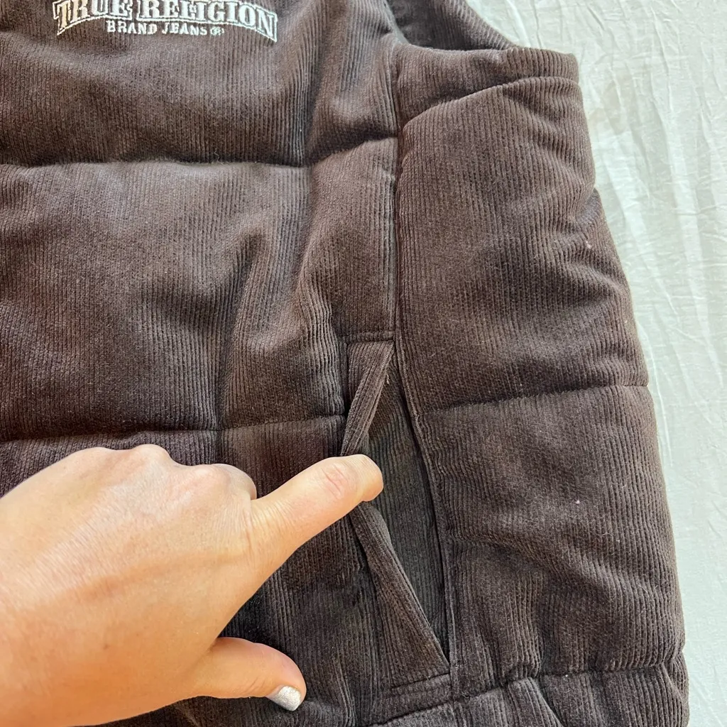 TRUE RELIGION CORDUROY PUFFER
VEST Size Medium - Image 8