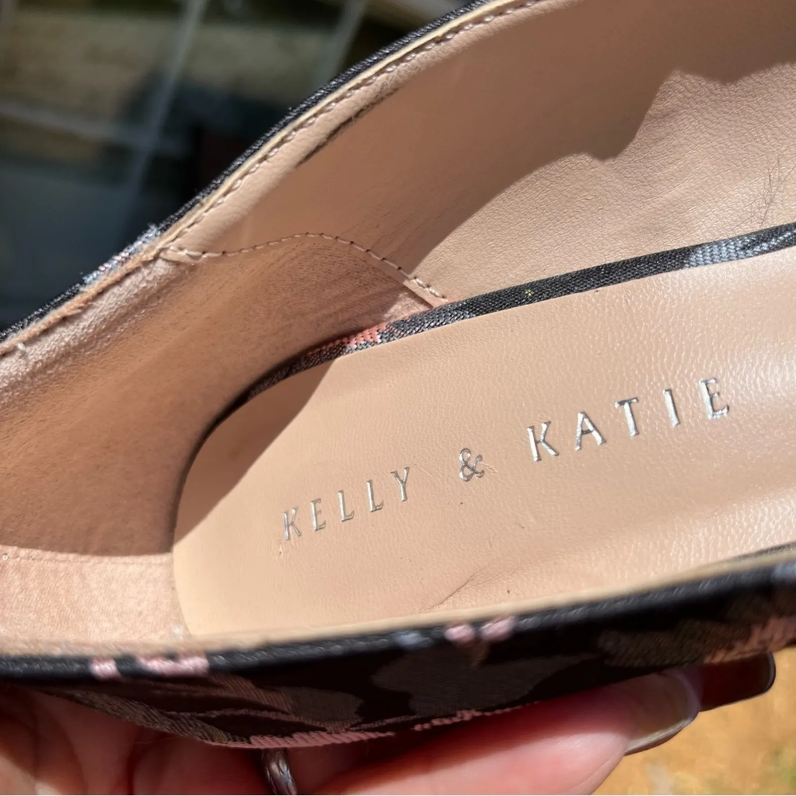 Kelley & Katie Floral Chunky Heel Punps with Rhinestones on Front Bows size 7 - Image 5