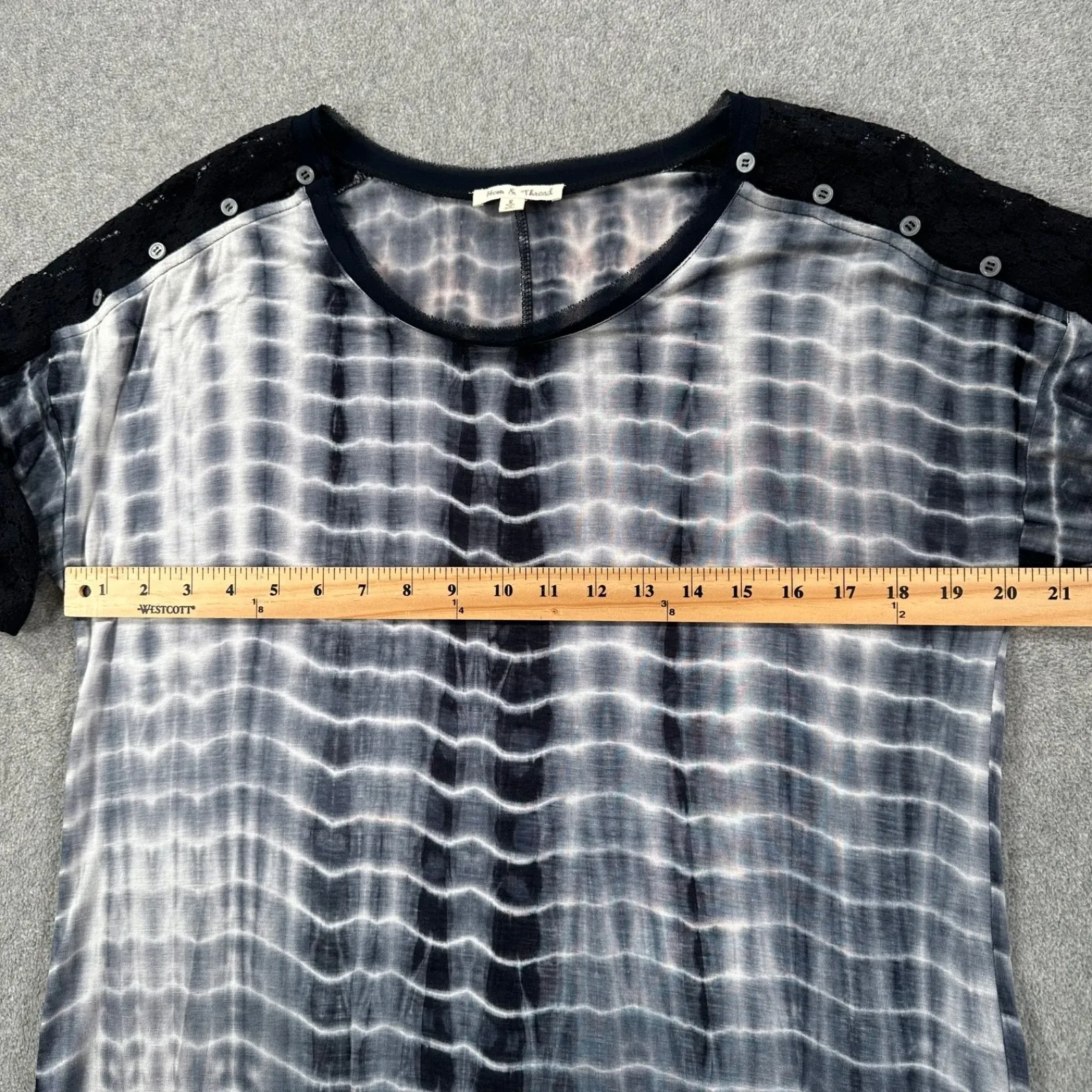 Hem & Thread Tie Dye Lace Cutout Top Women's Small Navy Blue Button 3/4 Sleeve - Image 7