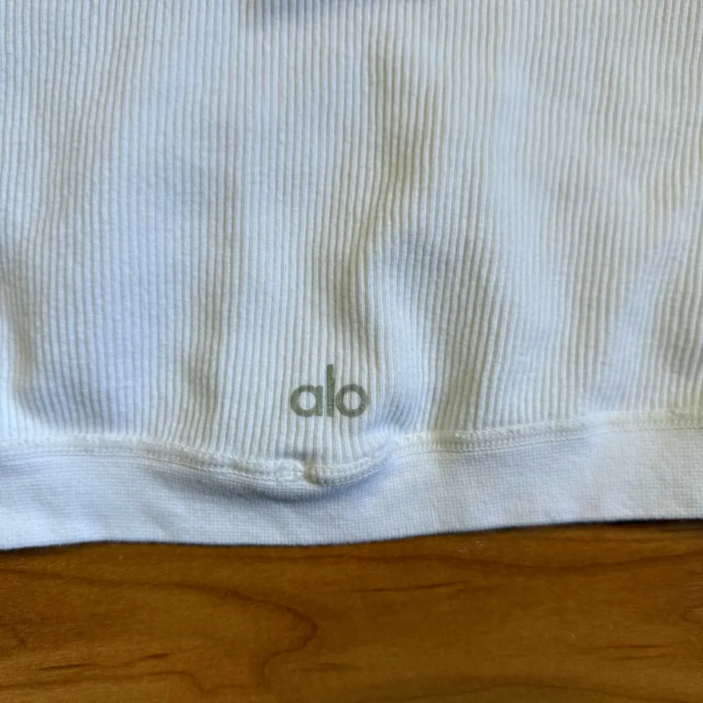 ALO Yoga Seamless Ribbed Cropped Serene Short Sleeve Top in White Size XS - Image 7