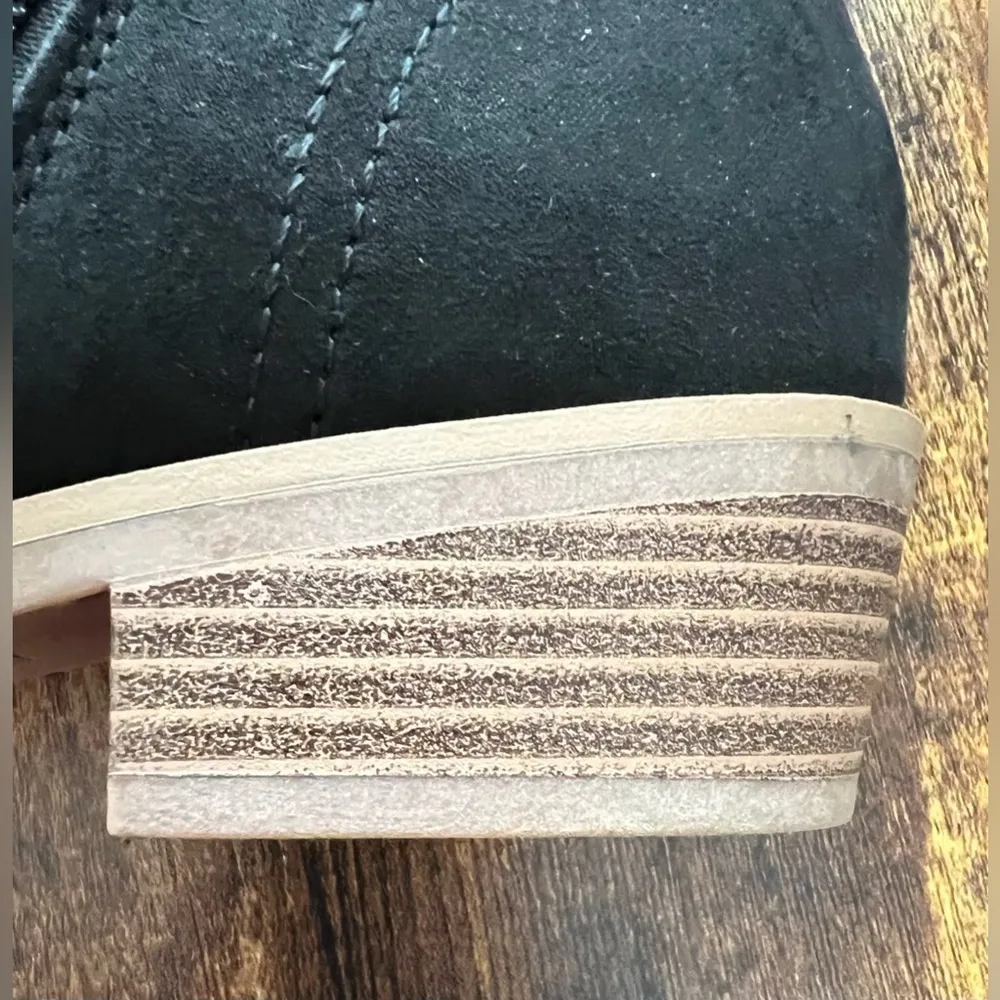 TIME and TRU | ladies booties. Size: 9 - Image 11