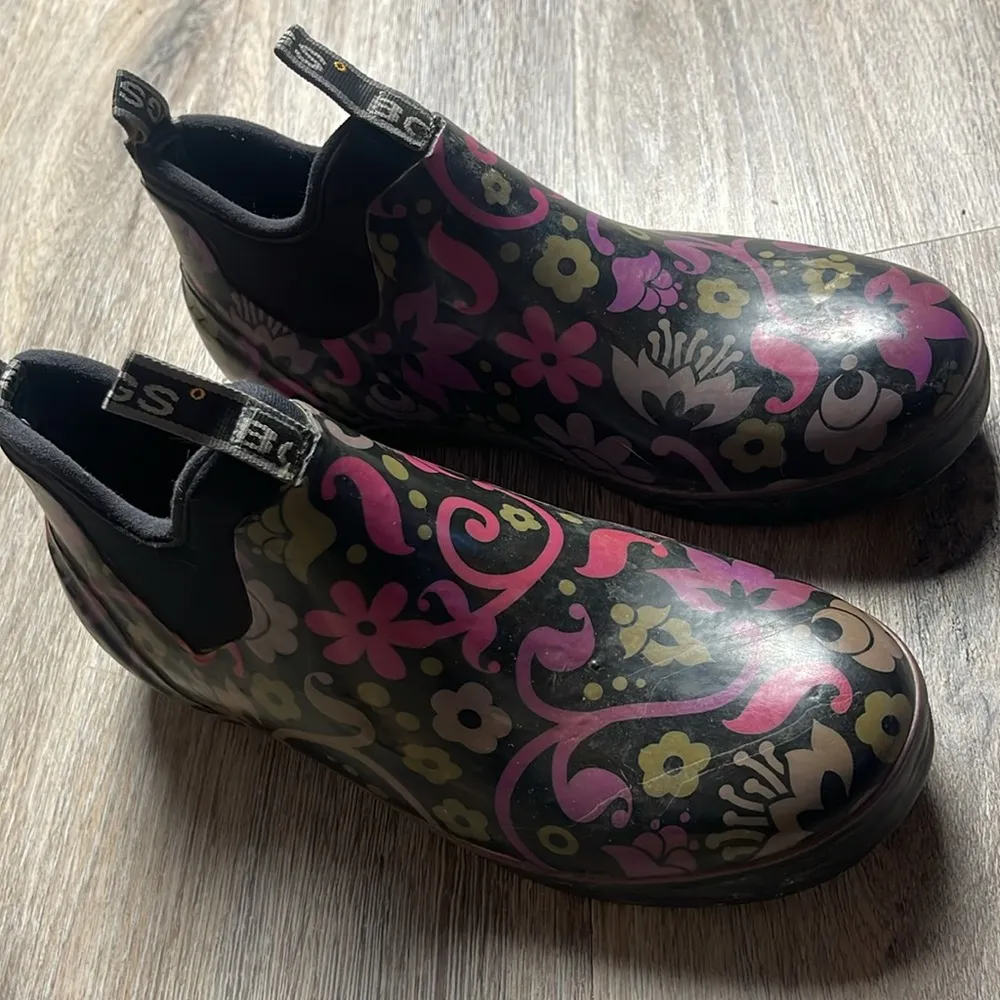 BOGS Floral Patterned Rain Boots Black Size 9 - Image 2