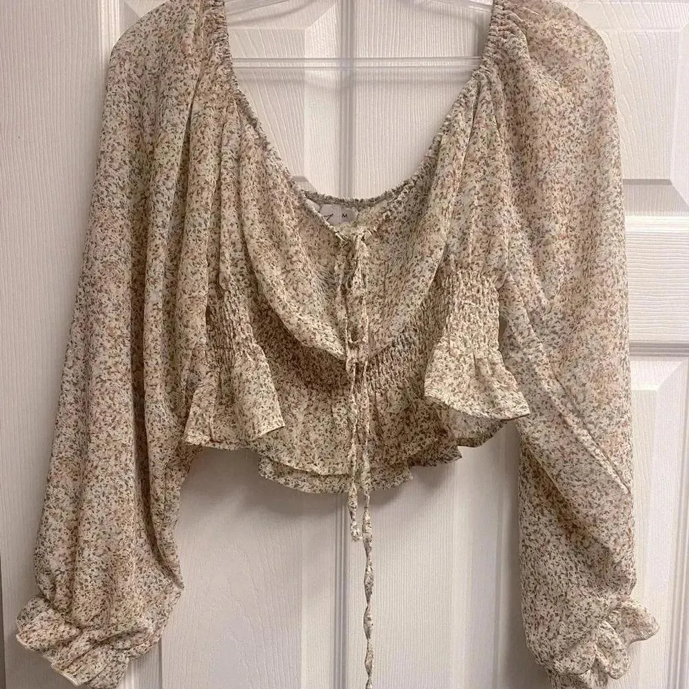 Petal and Pup Neutral Beige Floral Smocked Y2K Boho Crop Top Size Medium - Image 2