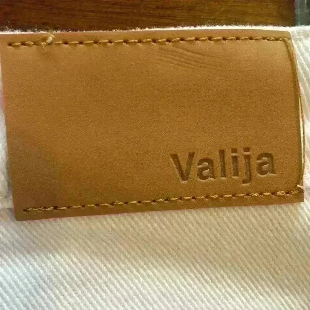 NWT VALIJA Basquiat white denim shorts Size 4 - Image 5