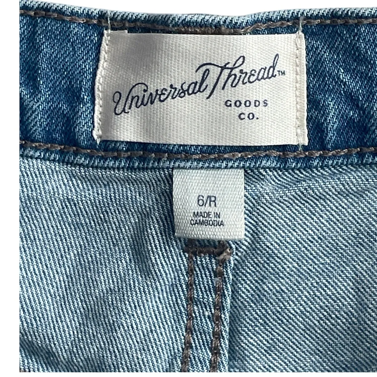 Universal Thread High-Rise 90's Cutoff‎ Jean Shorts Medium Wash Size 6 - Image 5