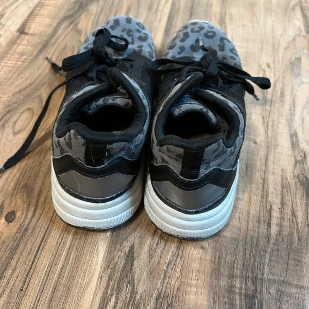 Avia memory foam shoes size 6 - Image 6