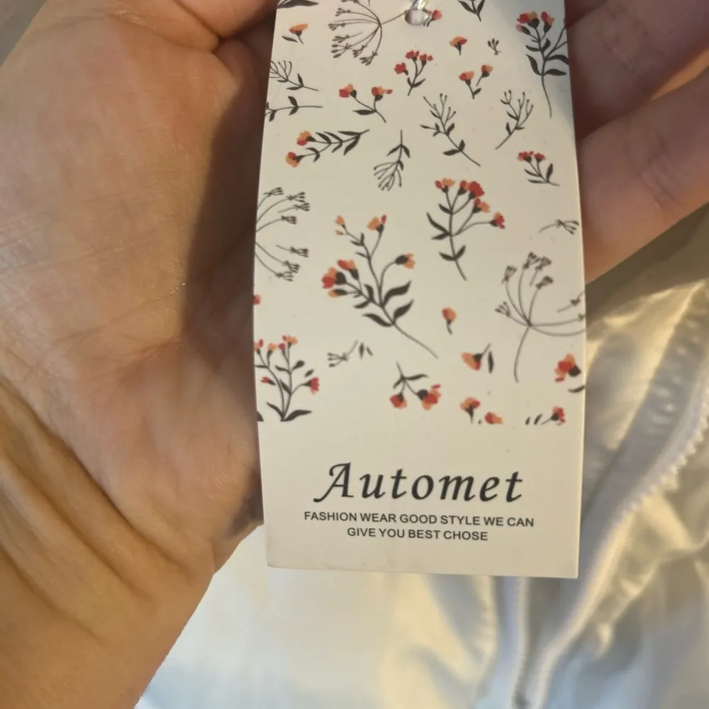 Puffer Vest Women White Sleeveless Zip Up Outerwear, Size Small (NEW) - Image 2