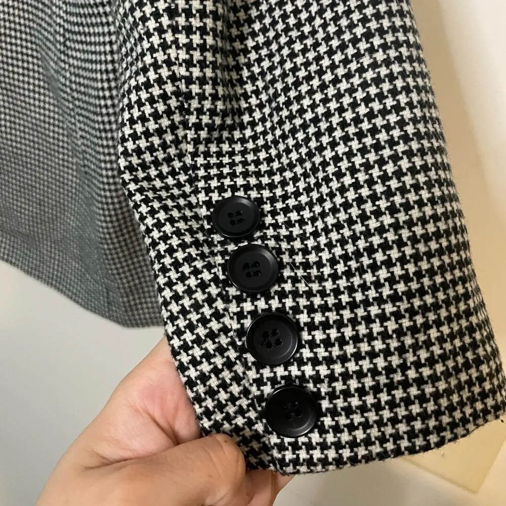 Forever 21  Houndstooth Gingham Button Blazer Jacket - Medium - Image 4