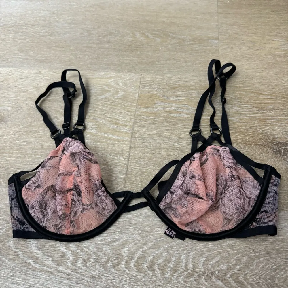 Victoria’s Secret Ringmaster Strappy Very Sexy Pink Peaceful Rose Bra - Image 2