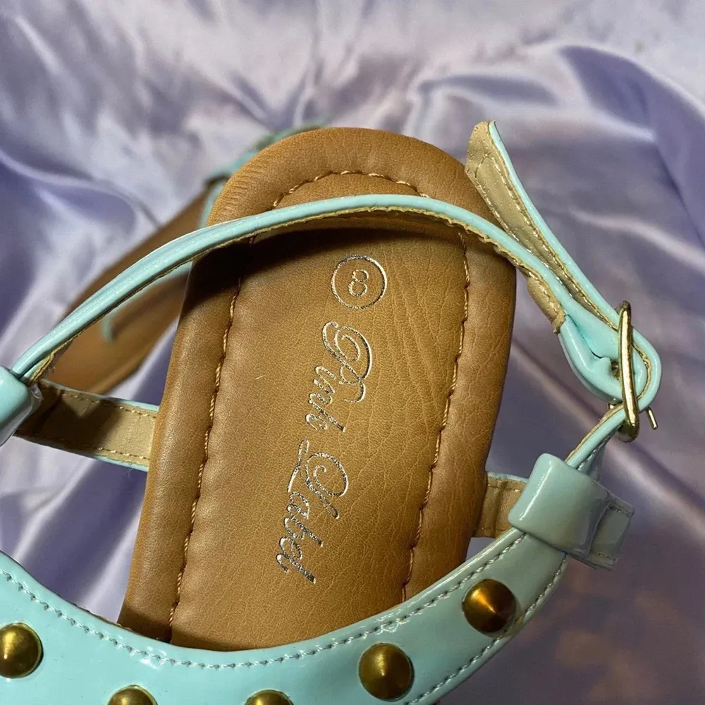 Pastel green thong gold studded flip flop sandals Women’s size 8 - Image 3