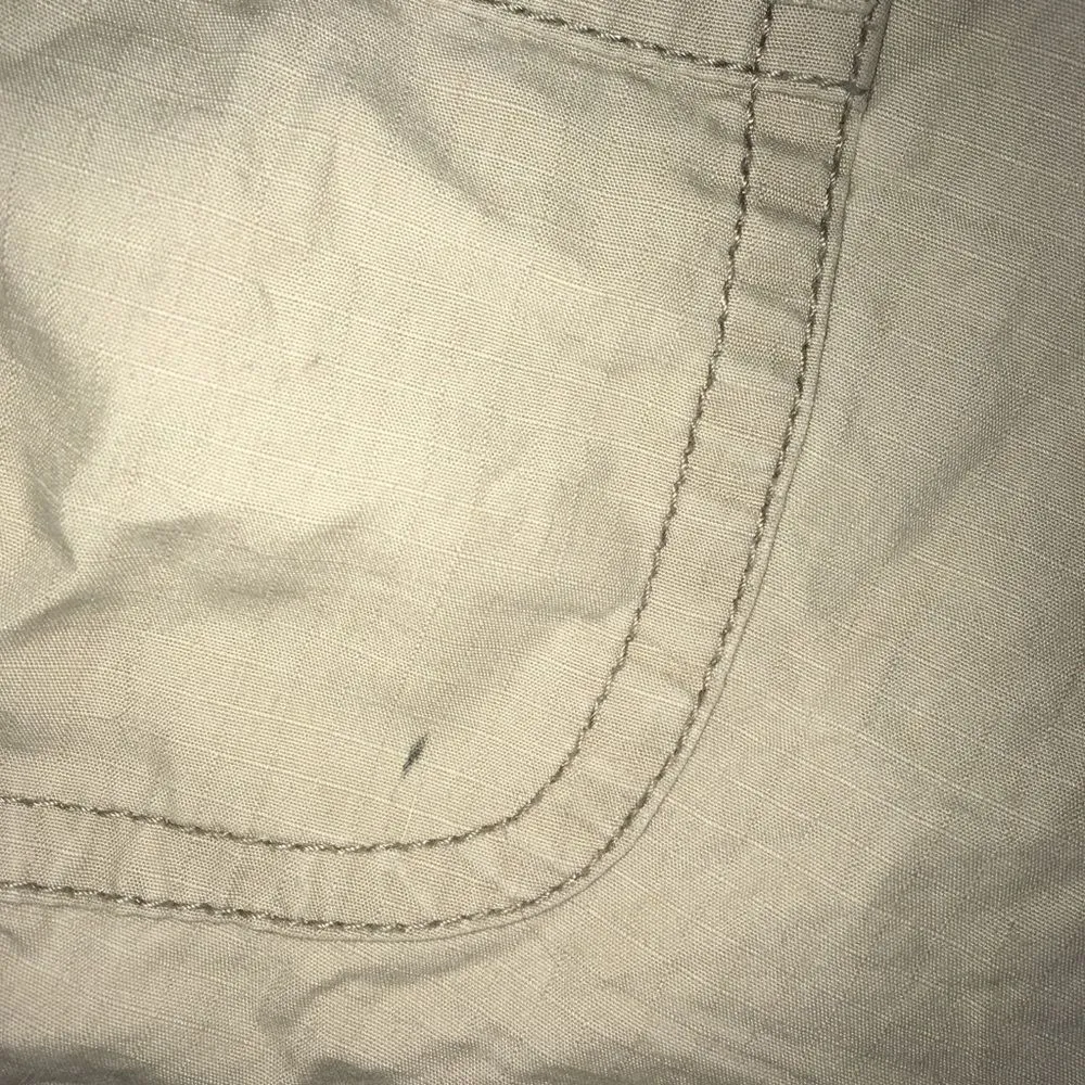 American Eagle khaki shortie shorts, size 6 - Image 4