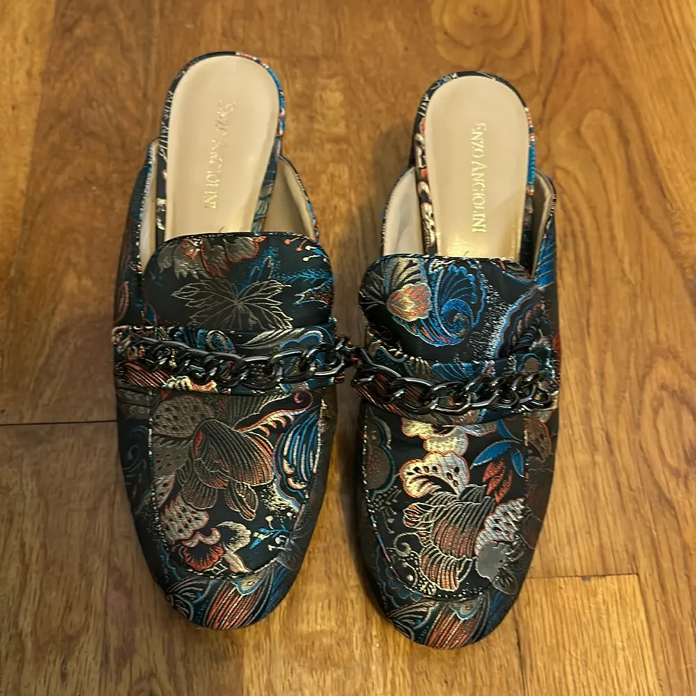 Enzo Agliolini Women’s 8.5 Slip on Woven Embroidered Floral Chain Platform Mules - Image 2