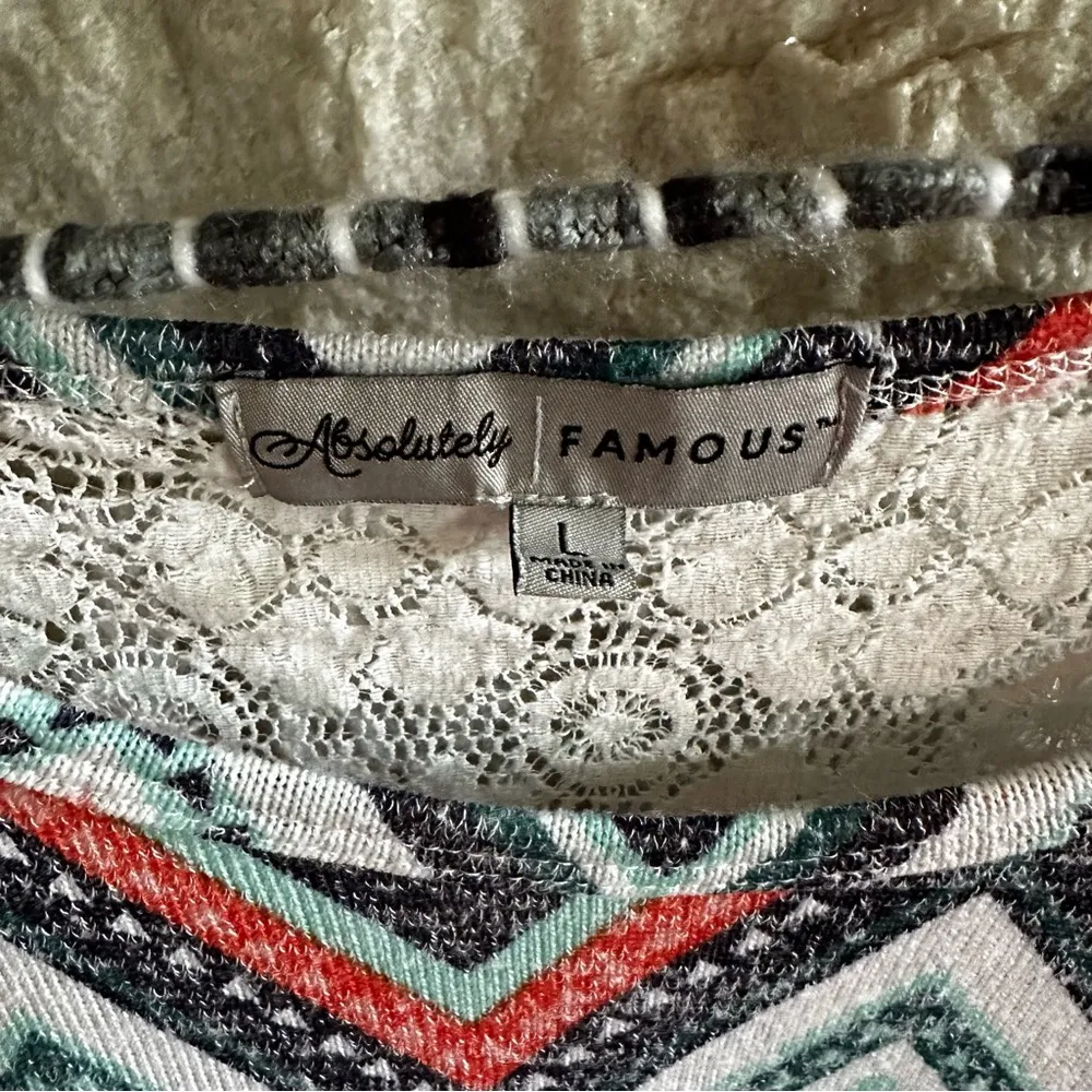 geometric knit blouse lace detail large 3/4 sleeve - Image 8