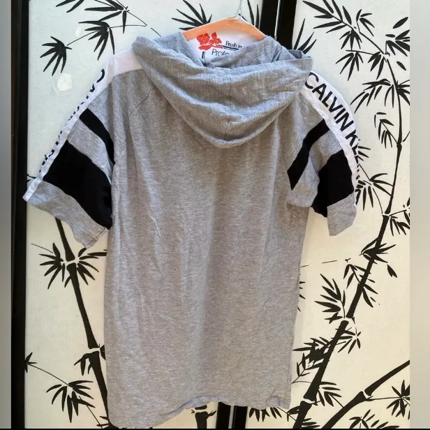 Calvin Klein Womens Size XL Grey Short Sleeve Pullover Hoodie - Image 2