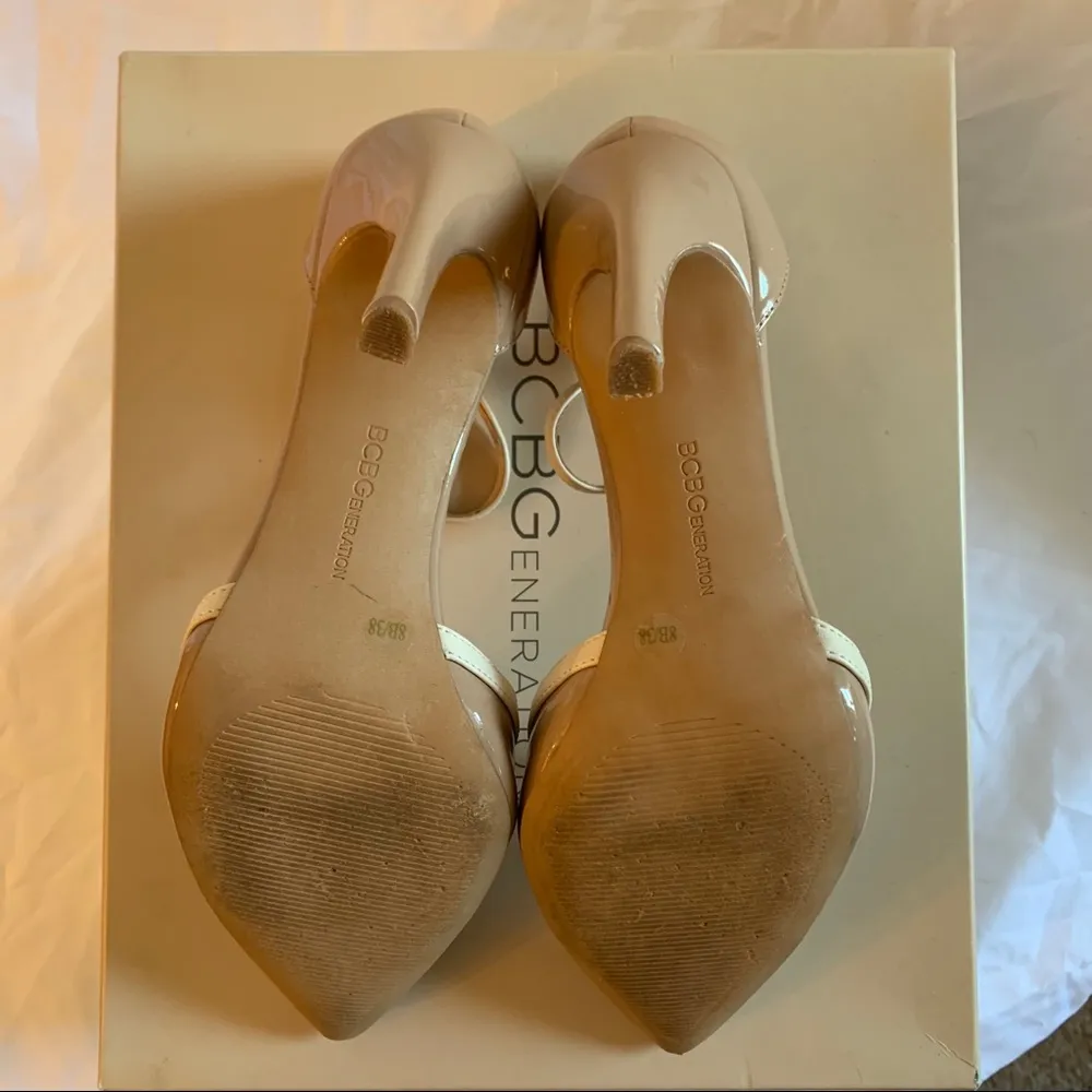 BCBGeneration EUC  patent t-strap pump - Image 2