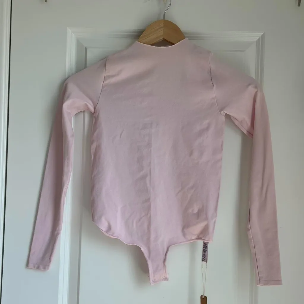 Skims Essential Crew Neck Long Sleeve Bodysuit in Cherry Blossom, Size XXS/XS - Image 4