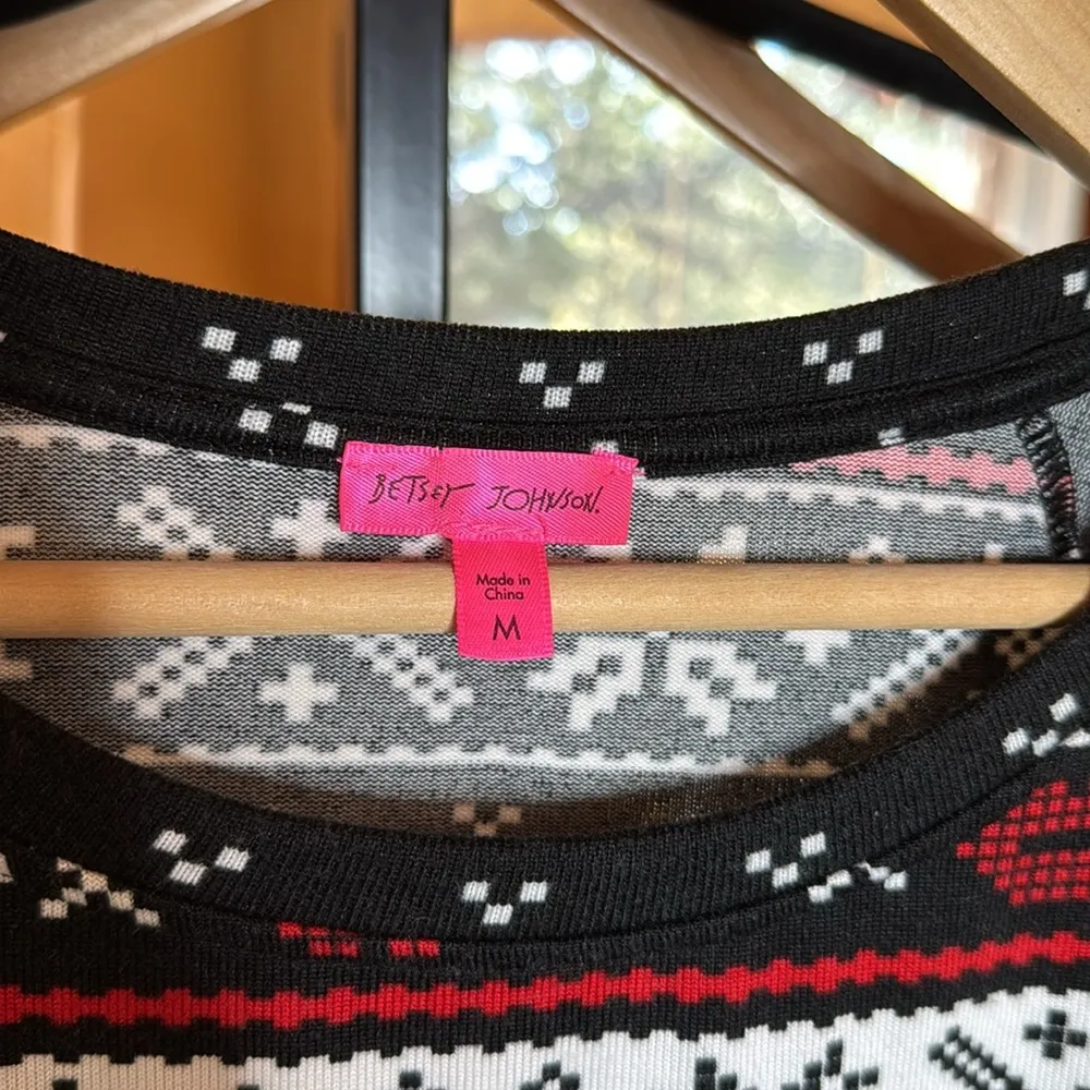 Betsey Johnson Hearts & Lips XO Pullover Black/Red/White Top Size Medium - Image 2