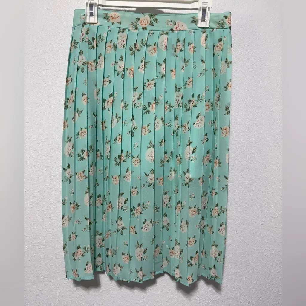 Floral Pleated A - Image 2