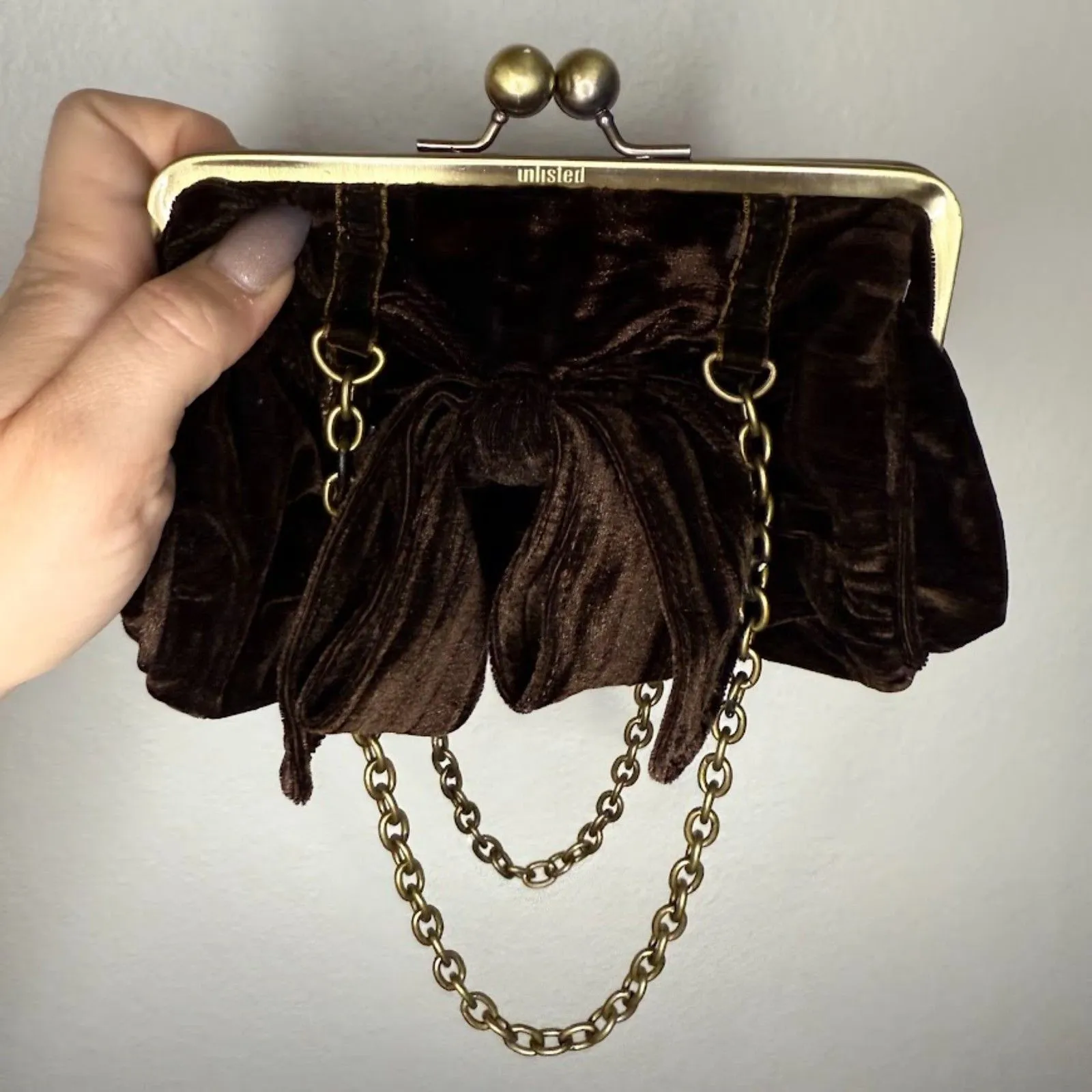 VTG Unlisted Kenneth Cole Kisslock Bow Purse in Brown Ruched Velvet & Brass - Image 9