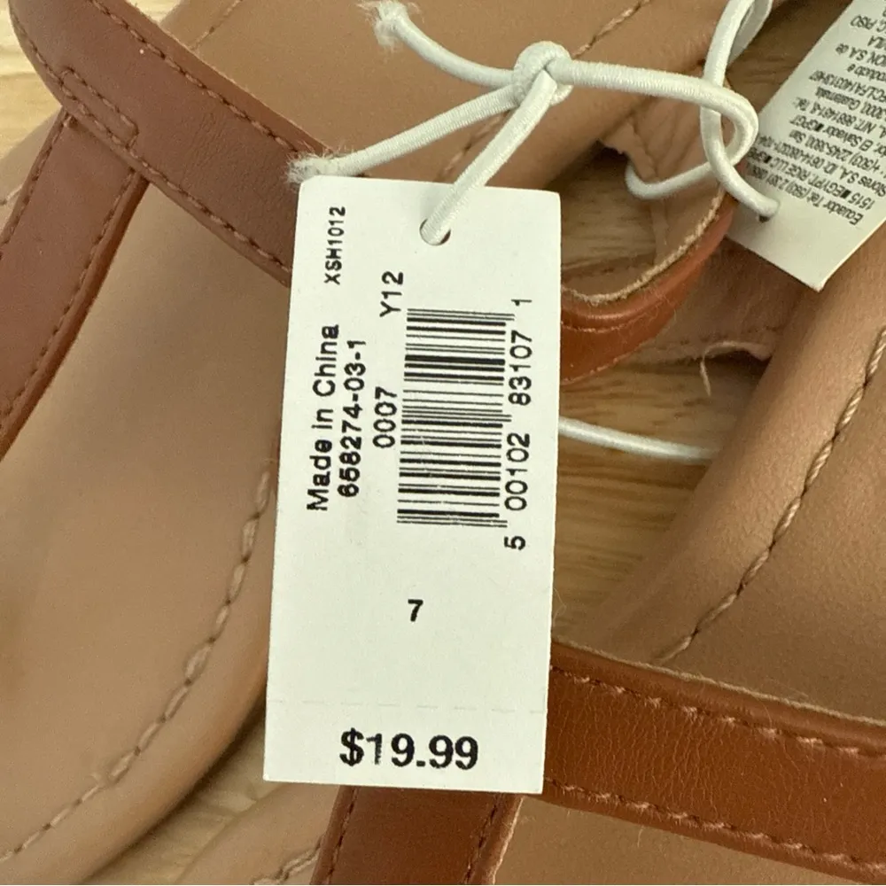 Old Navy Faux-Leather T-Strap Sandals Size 7 Women's Tan With Brown Strap NWT - Image 4