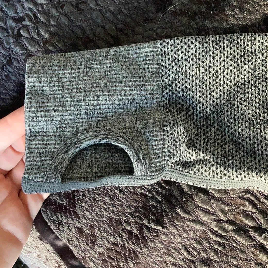 Gymshark Gray  Seamless Crop Top - Image 4