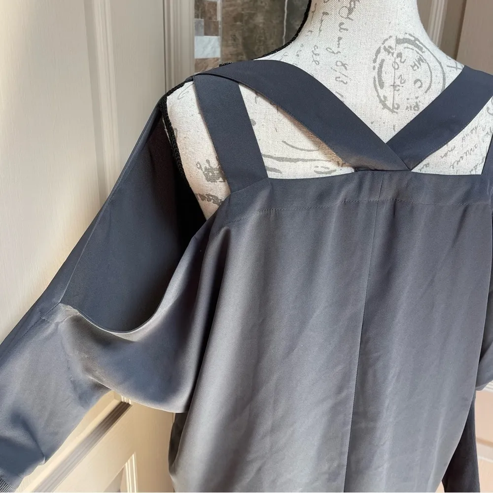 Juicy COUTURE Gray NWT V-Neck Top with Cut outs and Rhinestones Sz L - Image 9