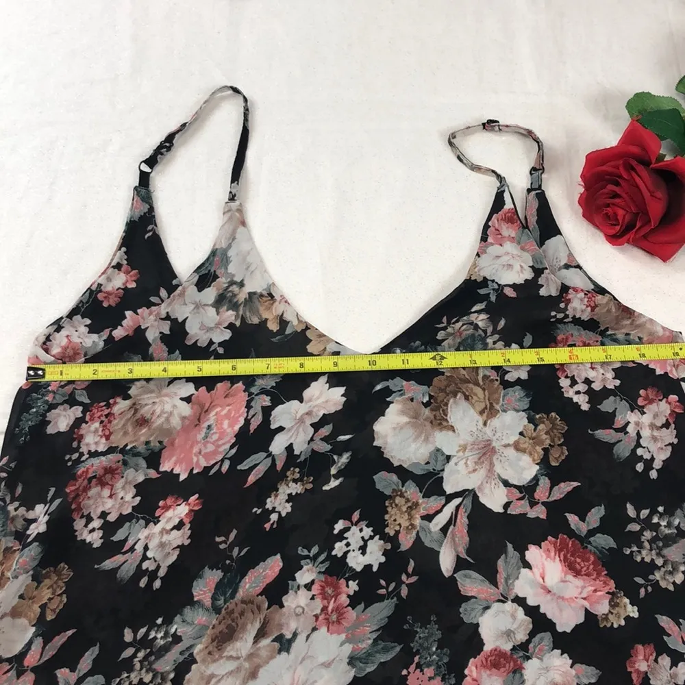 Tobi Floral Crop V-Neck Blouse Tank M - Image 5