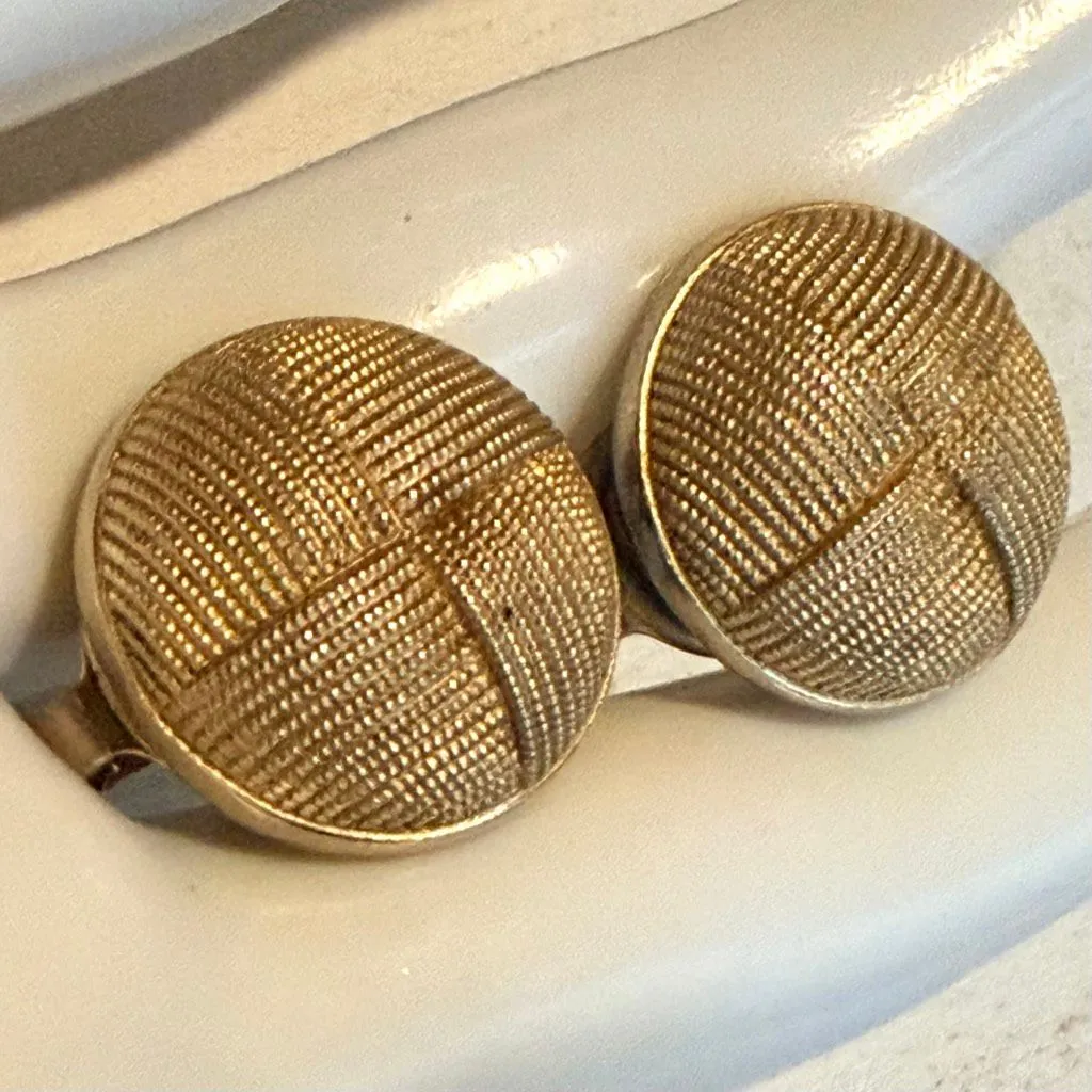 Avon Gold Tone Textured Button Clip Earrings – Vintage - Image 6