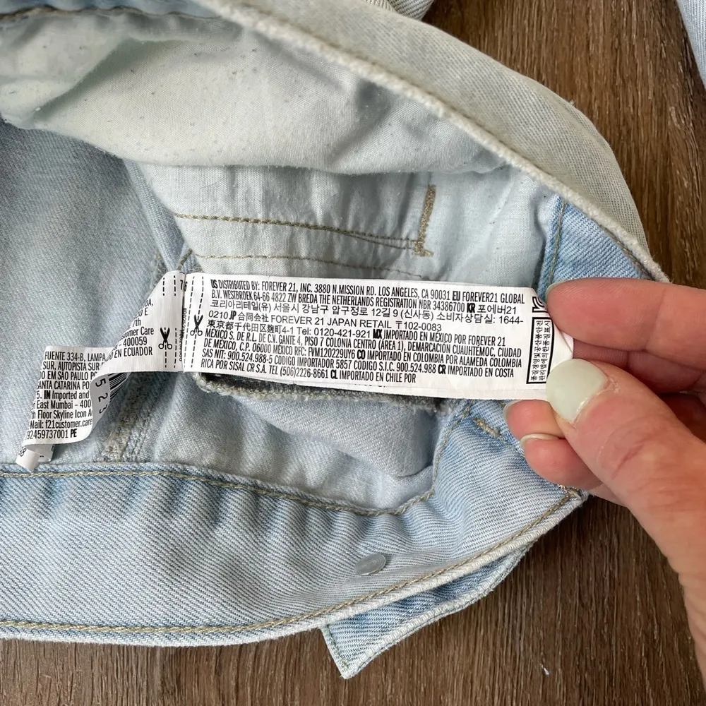 Forever 21 distressed light wash denim jean jacket  ~ holes 90s Y2K ~ Size Small - Image 9