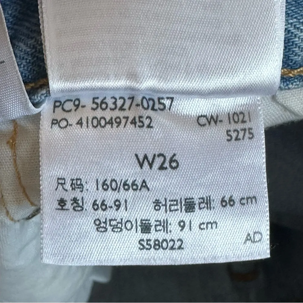 501 Levi Light wash shorts distressed Size 26 - Image 5