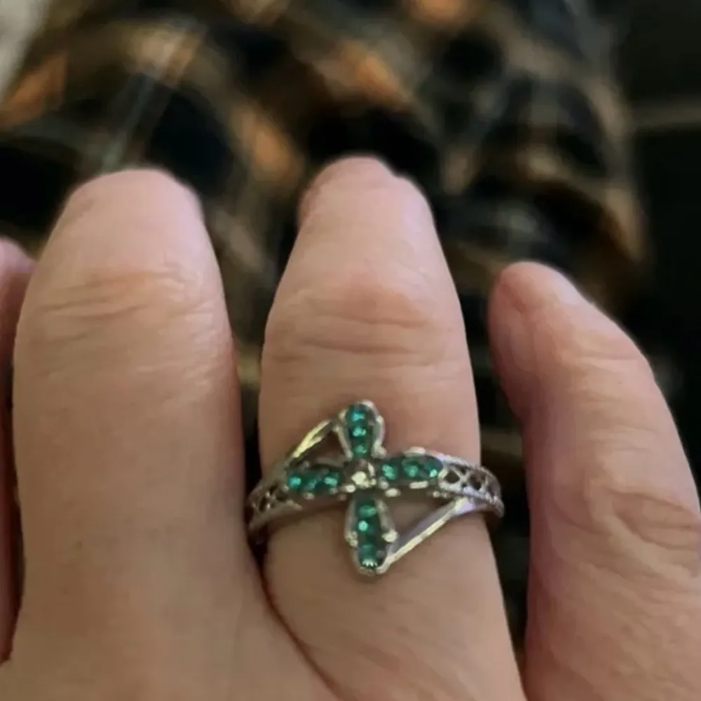 Cross Ring Size 8 NWT Silver - Image 6