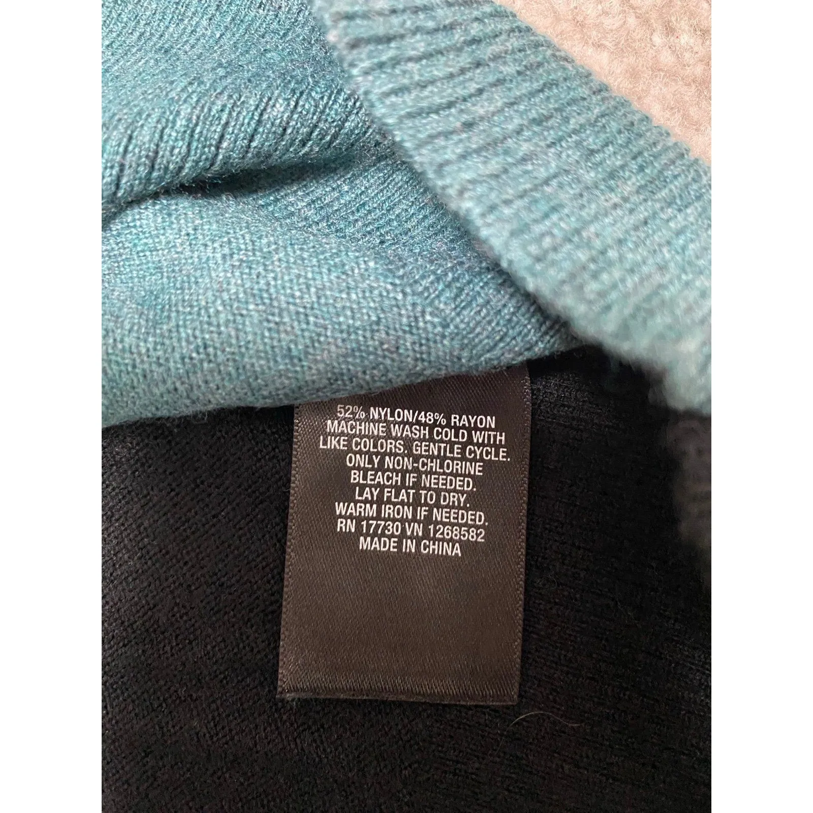 Women’s Mossimo V - Image 5